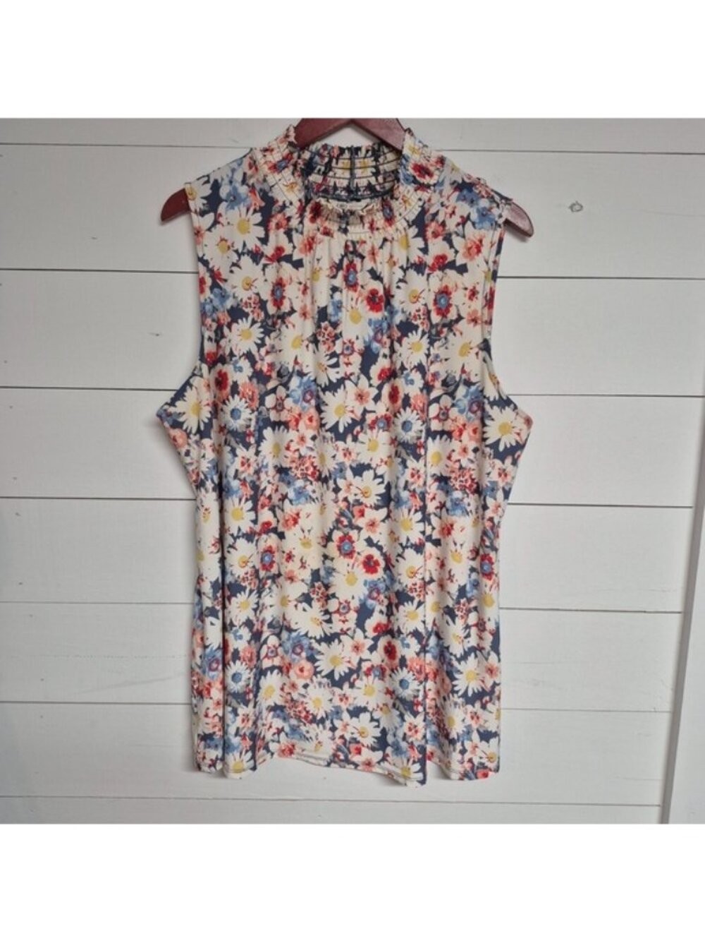 CATO Floral Sleeveless Blouse With Smocked Neckline Size 18/20W Daisy Print